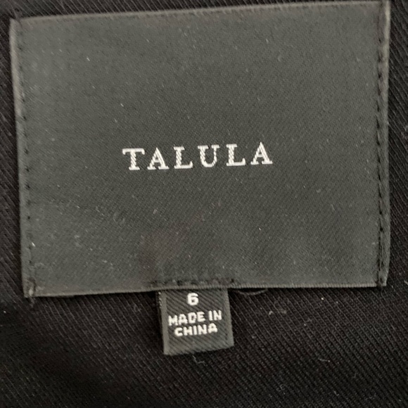 Aritzia Brand TALULA relaxed black blazer. Size 6. Good condition. - Picture 2 of 2